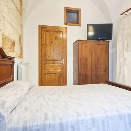 Palazzotto La Volta -